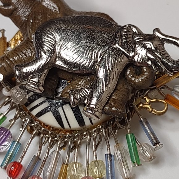 Plastic And Metal Dangling Bead Lucky Elephant Brooch - Picture 4 of 12
